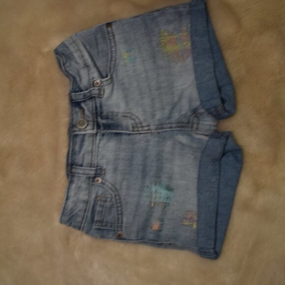 2 Pairs of Girls Denim Cut Off Shorts Size 4/5 - Picture 6 of 11